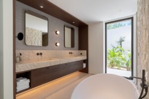 Baño realizado con piedra en mármol